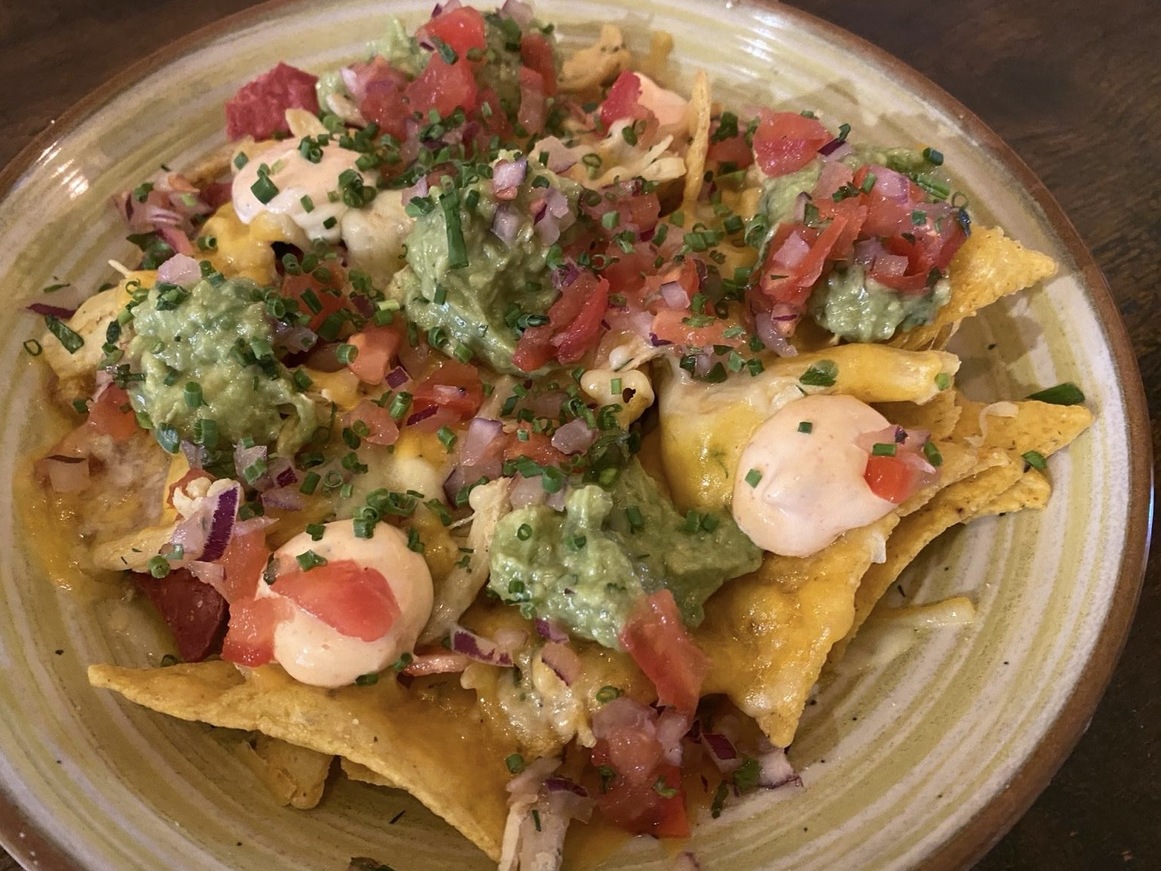 Star Brunch Cafe Y Copas BCN plato de aguacate con nachos